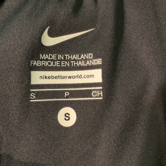 NIKE SIZE SMALL BRAND NEW ATHLETIC SHORTS - Picture 4 of 6